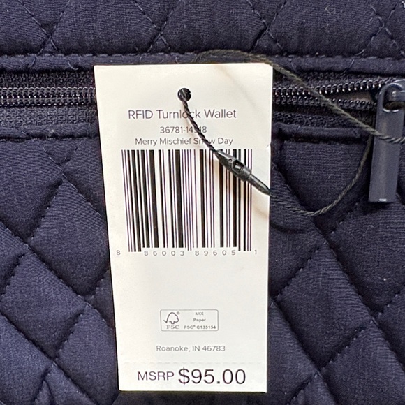 Vera Bradley merry mischief snow day  in RFID Turnlock wallet - Picture 5 of 8